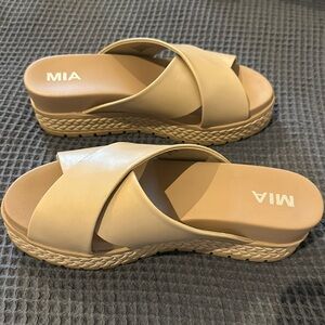 Mia platform espadrille sandals size 9